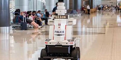 Robot polisler görevde...